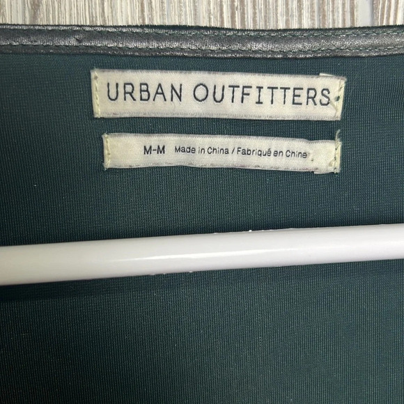 Women Urban Outfitters Green Velvet top size medium - Picture 3 of 5